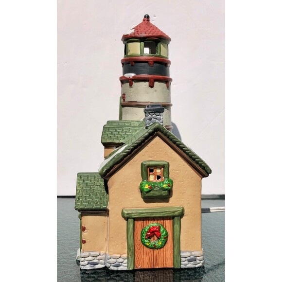 DICKENS KEEPSAKE HERITAGE PORCELAIN LIGHTED HOUSE HAND PAINTED 9 IN X 6.5 IN - Picture 6 of 10